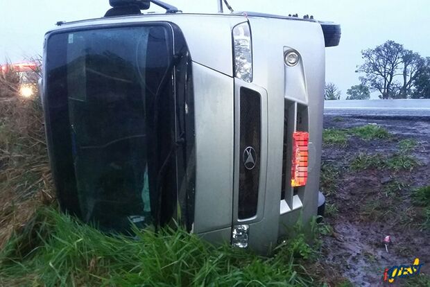 Acidente com micro-ônibus deixa quatro feridos na BR-163 em São Gabriel