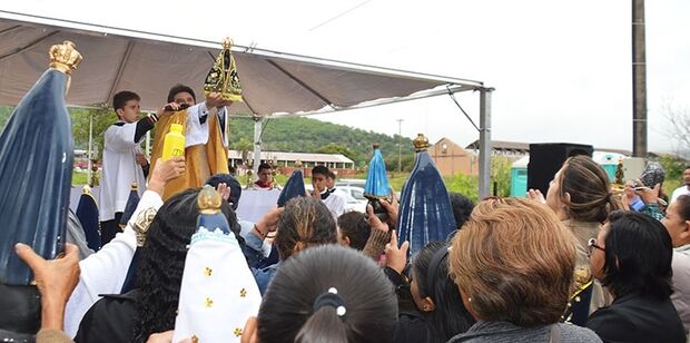 Fieis fazem alvorada em homenagem a Nossa Senhora Aparecida em Corumbá