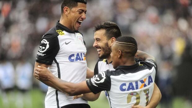 Corinthians faz lição de casa, bate o Joinville e segue na ponta