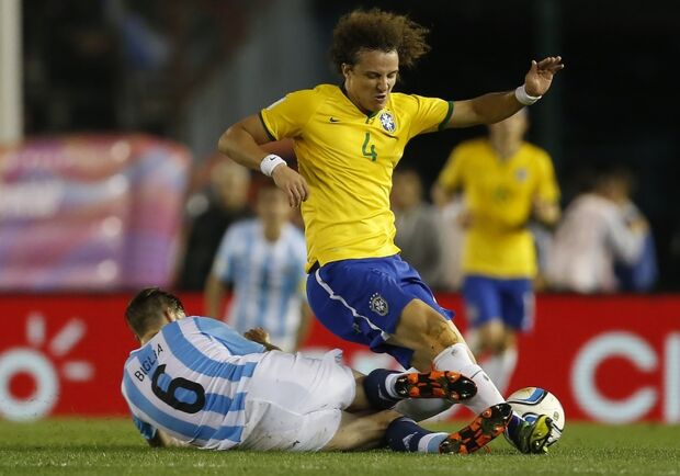 Brasil começa perdendo, mas busca o empate com a Argentina