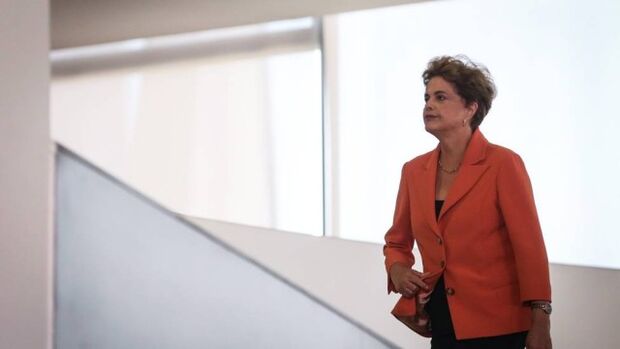 Defesa de Dilma vai recorrer por mais tempo para respostas de testemunhas