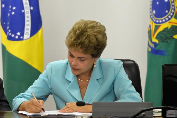 Dilma regulamenta lei que cria Zona Franca Verde