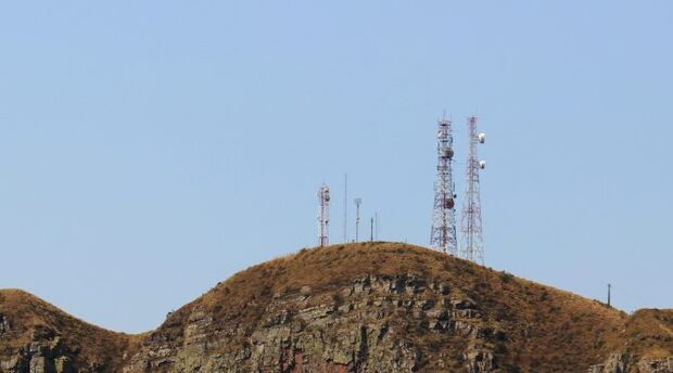 Governo simplifica licenciamento para instalação de torres de rádio e TV no Estado