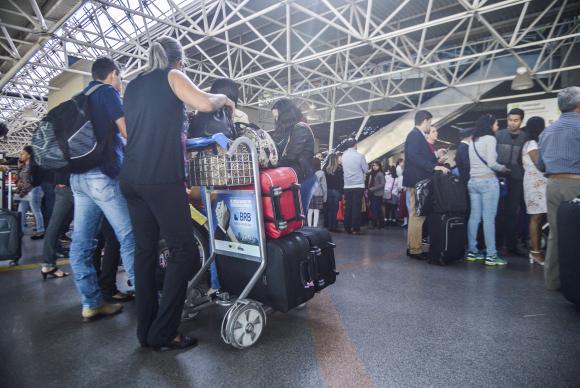 Proibição de cobrança de bagagens ainda depende de votação na Câmara