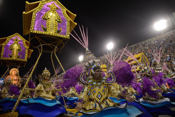Desfile das campeãs no Rio tem ingressos à venda; TV Brasil fará a transmissão