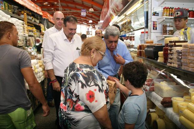 Na Lata: Puccinelli e Siufi vão comer pastel no Mercadão e população pede volta do italiano