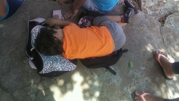 Moradores aguardam horas no sol por atendimento em posto de saúde da Capital