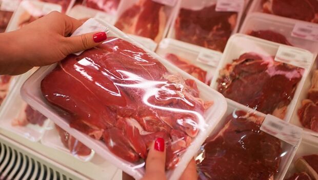 Partidos e produtores europeus pedem suspensão de carne brasileira
