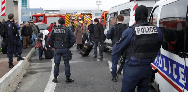 Suspeito é morto por soldados franceses em aeroporto de Paris