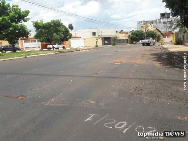Confusão: comerciantes 'não entendem' recapeamento do Exército na rua Guia Lopes
