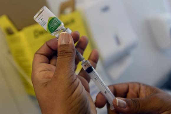 Para evitar polêmicas, Sesau apresenta estratégias de vacinação em audiência na Câmara