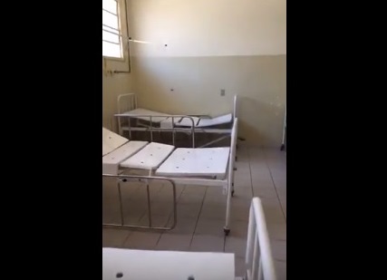 Vídeo: com poucos leitos, macas ficam sem colchão em posto de saúde do Tiradentes