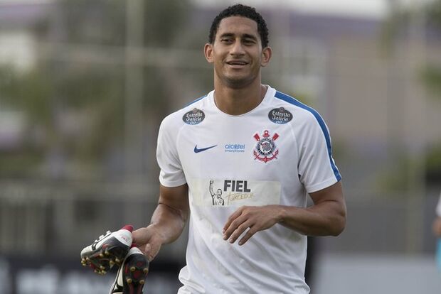 Com Anderson Martins distante, Corinthians avalia necessidades da zaga