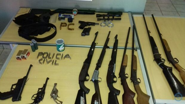 Polícia Civil apreende 11 armas, 383 munições e prende três pessoas em MS
