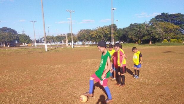 Programa de esporte promove festival de futebol para criançada na Capital
