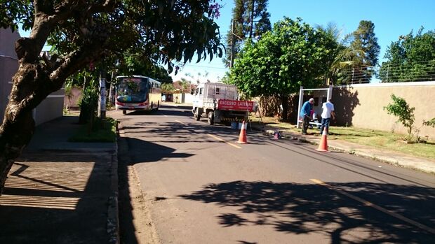 Leitor denuncia instalação de ponto de ônibus 'um em cima do outro' no Santo Antônio