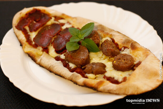 Pizza armênia é fusão de sabores árabes em restaurante campeão em recomendações na internet