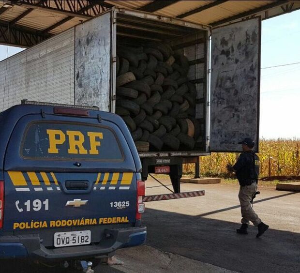 PRF apreende carga com três mil pneus contrabandeados da fronteira