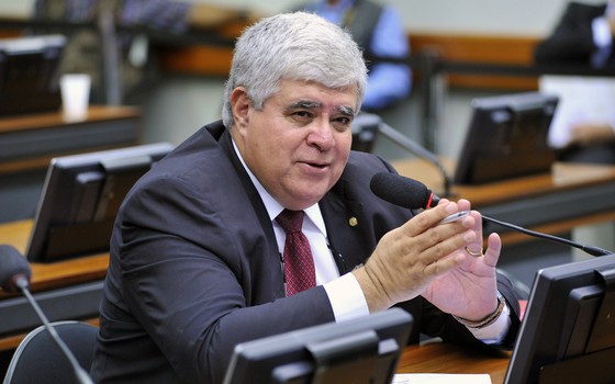 Senador do PSDB deixa CPI da JBS após Carlos Marun ser escolhido relator
