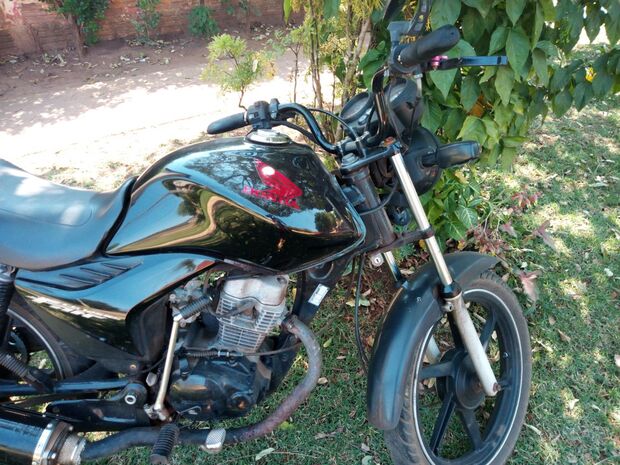 Jovem sai de casa para estudar e tem a moto furtada