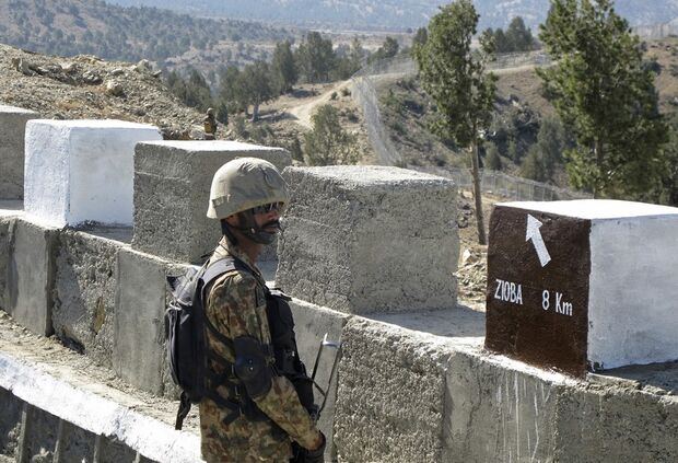 Paquistão constrói muro na fronteira com o Afeganistão