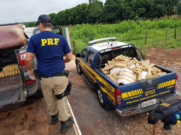 PRF apreende 620 kg de maconha com jovem de 19 anos após tentativa de fuga