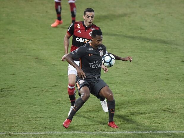 Jô pode trocar o Corinthians pelo Napoli, diz Sérgio Xavier: 'Difícil recusar'