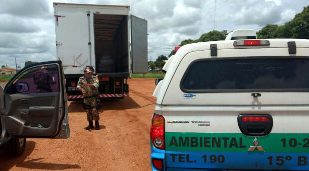 PMA apreende caminhão com uma tonelada de agrotóxicos transportados ilegalmente