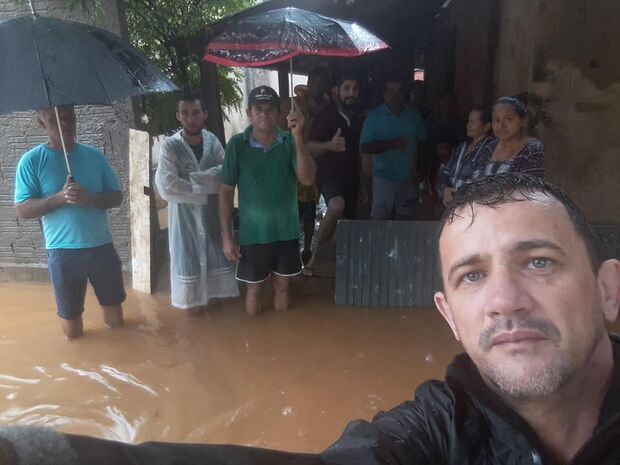 Vídeo: Moradores de Bonito passam momentos de pânico após dilúvio