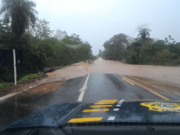 Chuvas fortes começam a causar transtornos em rodovias de MS