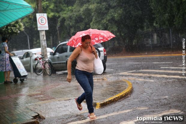 Calor dá trégua e volta a chover em Campo Grande