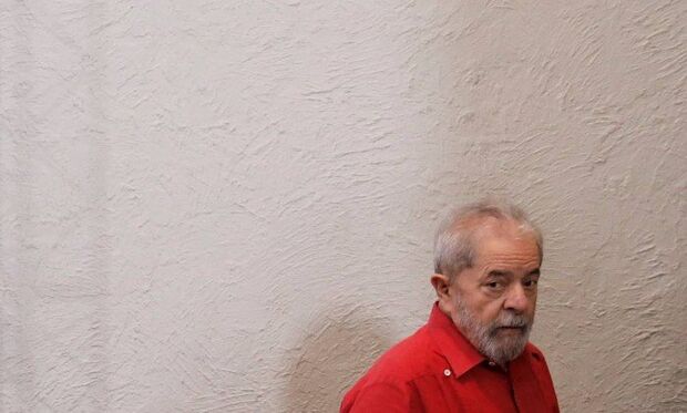 Ministro do STJ nega novo pedido de liberdade a Lula