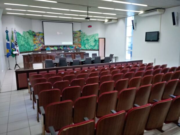 Na Lata: nem presidenciável lota reunião de Odilon; em Ponta Porã salão fica vazio