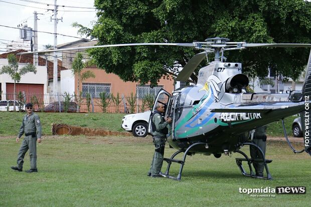 Homem atingido por touro é levado de helicóptero para Santa Casa