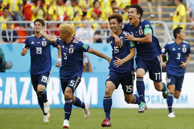 Com um mais campo, Japão vence Colômbia na estreia