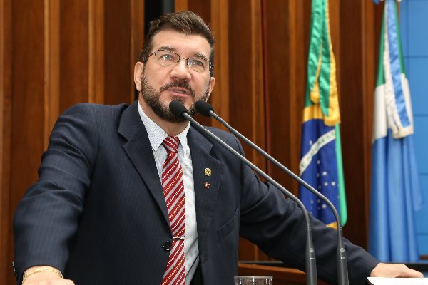 Kemp critica vice de Bolsonaro: 'está reforçando preconceito'