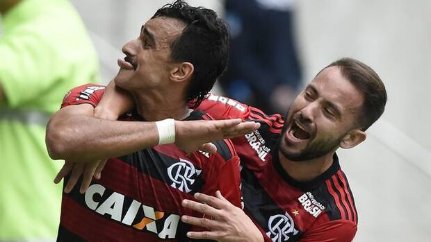 Dourado volta a marcar, Fla bate Cruzeiro e segue na cola do líder São Paulo