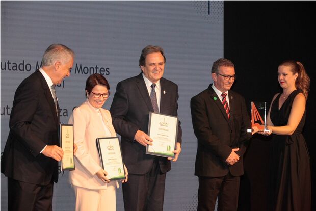 Senador Moka recebe prêmio em Brasília por defender agricultura