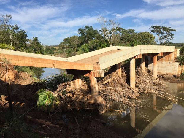 Empreiteira vai recuperar ponte estadual que desabou por erro em projeto