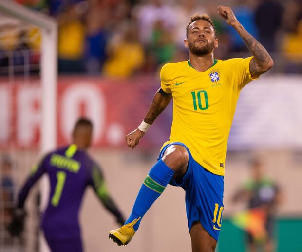 Aos 26, Neymar iguala nº de partidas oficiais de Pelé pela Seleção