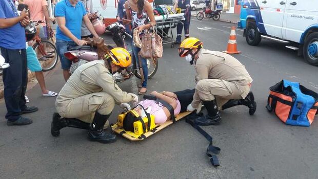 Mulheres se envolvem em acidente entre moto e bicicleta