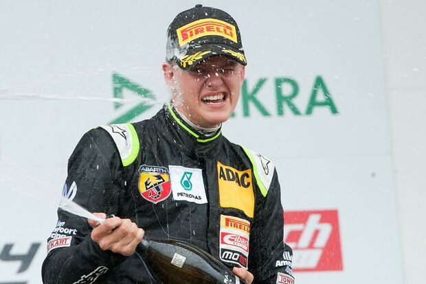Filho de Schumacher vence quarta seguida e assume liderança da F3 Europeia