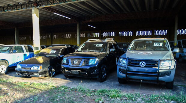 Com lances a partir de R$ 50, governo promove leilão com 130 lotes de veículos e sucatas