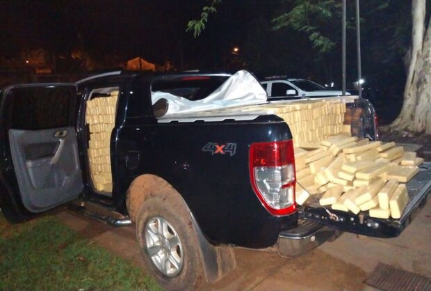 Polícia apreende quase 2 toneladas de maconha e recupera caminhonete roubada