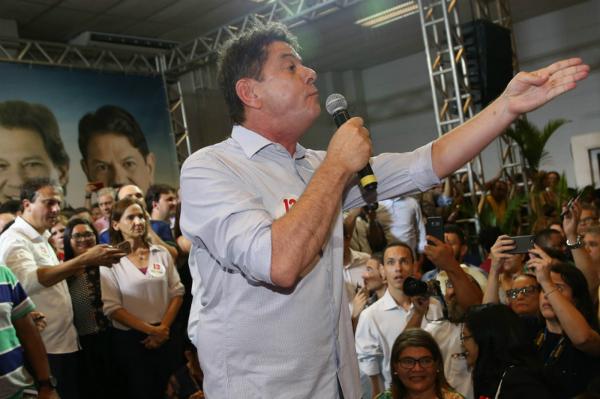 VÍDEO: Cid Gomes cria saia justa ao cobrar 'mea culpa' do PT e dizer que partido 'criou' Bolsonaro