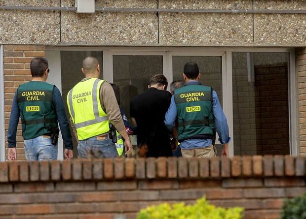 Espanha inicia julgamento de brasileiro que matou tios e primos