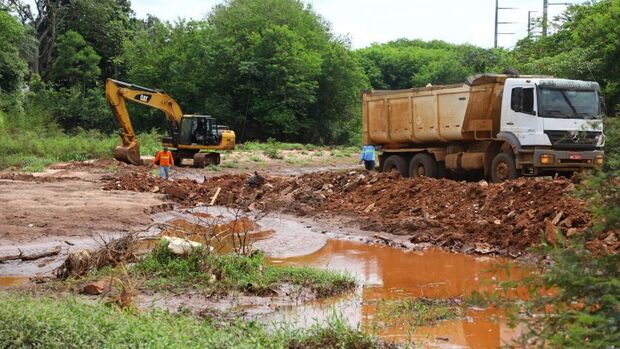 Para prevenir enchentes, Prefeitura vai retirar 2 mil caminhões de areia acumulada em barragens do s