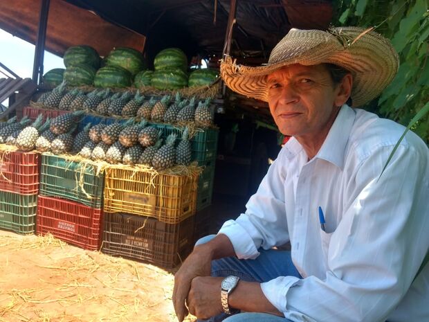 Vendedor de frutas tenta ganhar a vida e vira alvo de ‘piadinha e deboches’ da população