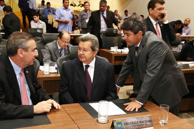 Com dois do MDB, Reinaldo já tem 18 deputados na base aliada na Assembleia para 2019