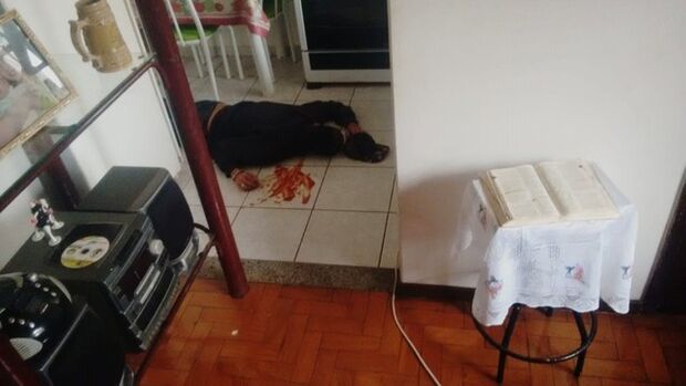 Com ketchup, suspeito encena própria morte para escapar da polícia
